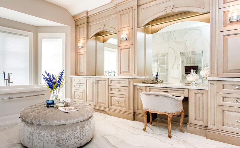 Make your makup routine more special whith a dedicated vanity - bathroom renos