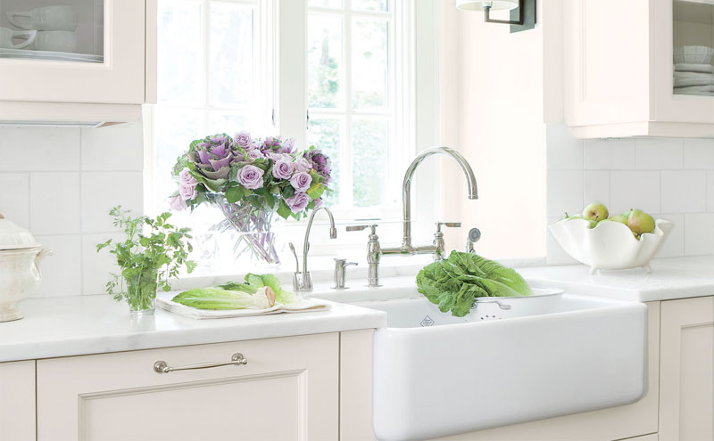Farmhouse sinks are great when remodeling your kitchen in Vaughan.