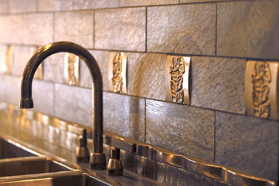 Metal tiles are a durable and atractive alternative for backsplashes