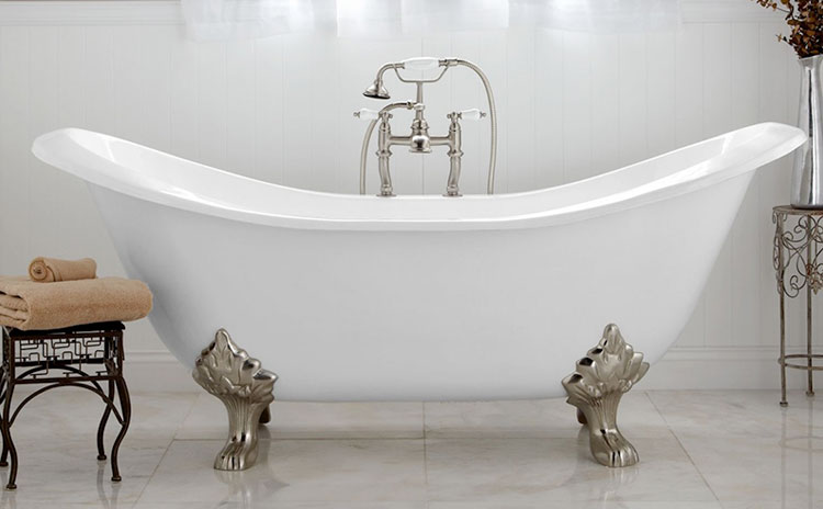 Claw-foot tub with vintage type fixtures - King City